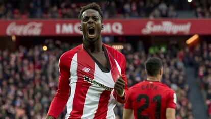 Iñaki Williams celebra un gol al Sevilla en San Mamés.