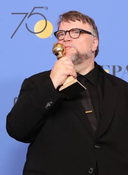Guillermo del Toro, con su premio a la mejor direcci&oacute;n por &#039;La forma del agua&#039;.