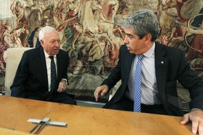 El ministre d'Afers exteriors, José Manuel García-Margallo (e), amb el conseller de la Presidència i d'Exteriors, Francesc Homs, en una imatge d'arxiu.