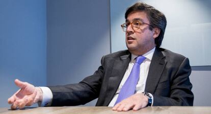 El presidente del Banco Interamericano de Desarollo, Luis Alberto Moreno, en las instalaciones de EL PAÍS.