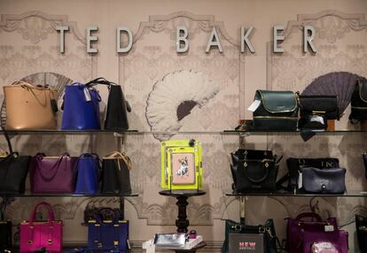 Art&iacute;culos de Ted Baker en una tienda de Londres.