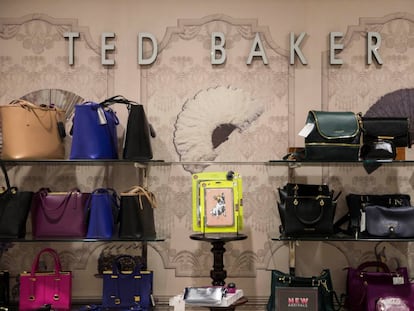 Art&iacute;culos de Ted Baker en una tienda de Londres.