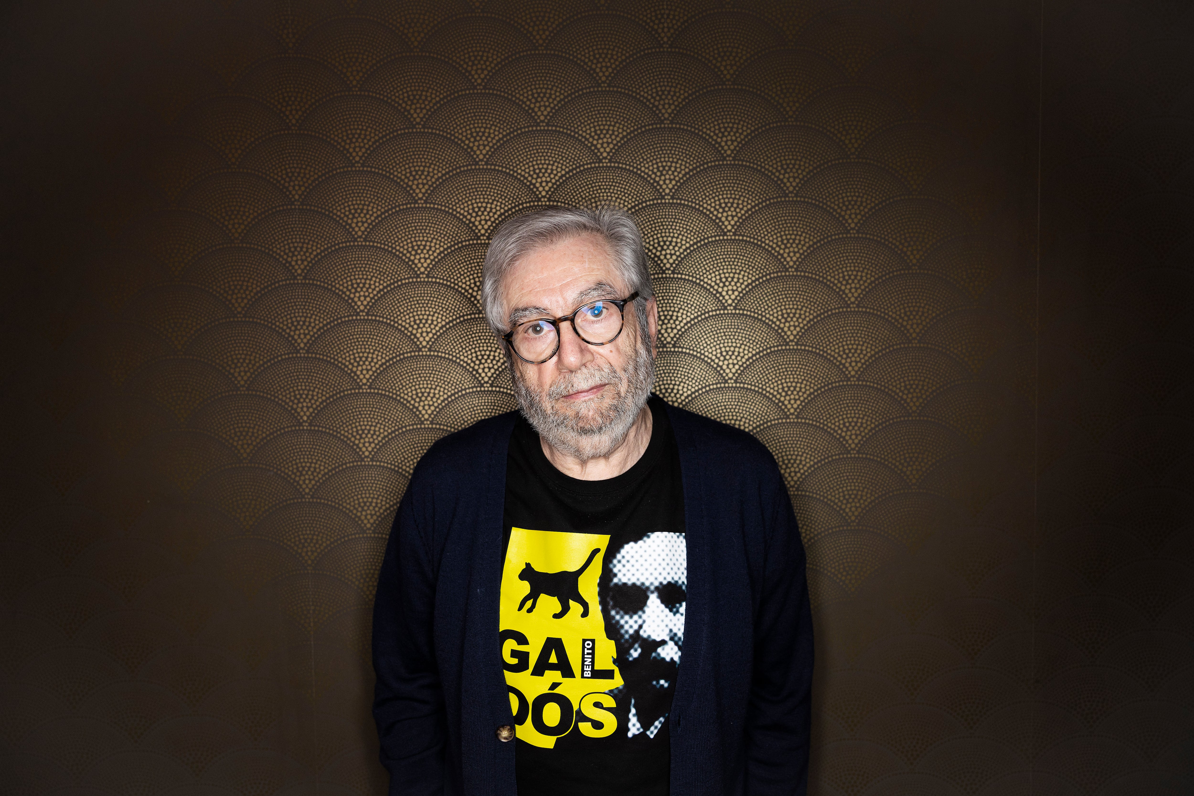 El escritor Antonio Muñoz Molin,a en su casa.