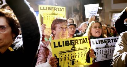 Un momento de la manifestación del jueves en Lleida, en protesta por el encarcelamiento de los exmiembros del Govern de Cataluña en las prisiones de Soto del Real y Estremera.