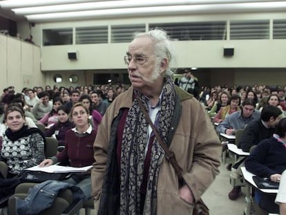 El filósofo Agustín García Calvo, durante su participación en el I Congreso Internacional Nudo Mediterráneo, en 2004.