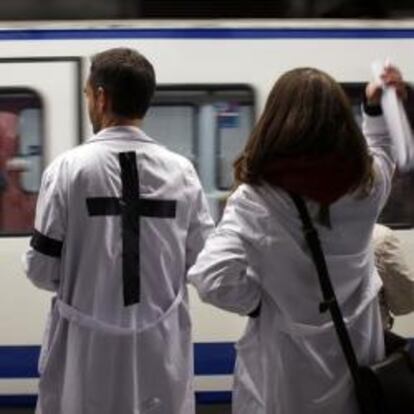 Médicos protestando en el Metro de Madrid.