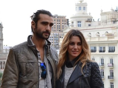 Los actores Aitor Luna y Blanca Suárez en la terraza del edificio Rialto de Valencia.