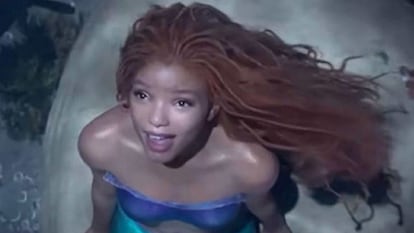 Halle Bailey, como Ariel, en el tráiler de la nueva versión de 'La sirenita'.