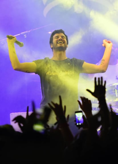 Willy Bárcenas durante un concierto de Taburete en el Teatro Barceló (Madrid) en septiembre de 2018.