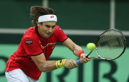 Ferrer devuelve una bola ante Stepanek