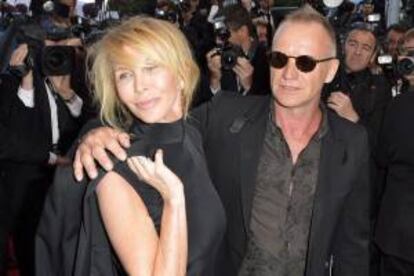 En la imagen, el cantante británico Sting (d) y su mujer Trudie Styler (i). EFE/Archivo