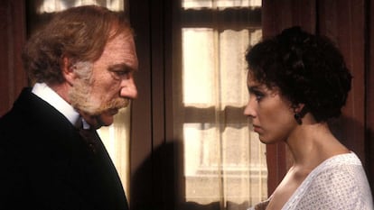 Fernando Fernán Gómez  y Ana Belén, en 'Fortunata y Jacinta'.