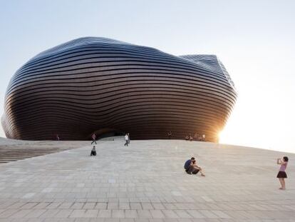 Museo de la Ciudad Nueva de Ordos, en Mongolia, proyectado por el arquitecto chino Ma Yansong. 