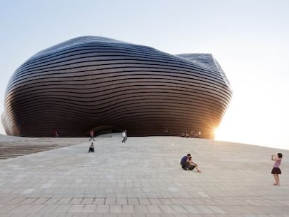 Museo de la Ciudad Nueva de Ordos, en Mongolia, proyectado por el arquitecto chino Ma Yansong.