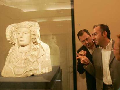 La Dama de Elche, en la sala del MAHE donde se expone desde hoy.