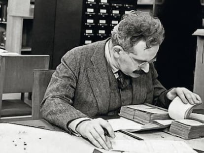 Walter Benjamin, en la Biblioteca Nacional de Francia en París en 1939.