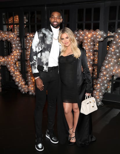 Tristan Thompson y Khloé Kardashian.

El pivot de los Cleveland Cavaliers ha sido pillado siendo infiel a su pareja, Khloé Kardashian, en la época en la que ésta estaba embarazada de tres meses. Thompson, de 26 años y que tiene un hijo de una relación anterior, nunca confirmó el rumor de que abandonó a su ex novia, también embarazada, por la integrante del clan más mediático de la televisión.