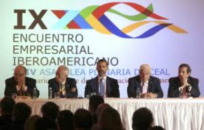 En la imagen, de izq. a dcha.: el secretario general iberoamericano, Enrique Iglesias; el ministro de Asuntos Exteriores español, José Manuel García Margallo; el Príncipe de Asturias, Felipe de Borbón; el presidente de Panamá, Ricardo Martinelli; y el ministro panameño de Relaciones Exteriores, Fernando Nuñez Fábrega, asisten al IX Encuentro Empresarial Iberoamericano, en Ciudad de Panamá.