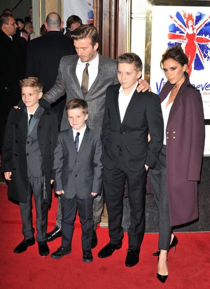 Hoy los hijos de los Beckham van camino de convertirse en estrellas. En diciembre de 2012, y a excepción de la hija del matrimonio, la familia acudió a la alfombra roja del estreno de un musical en Londres dedicado a las Spice Girls.