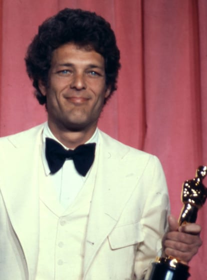 Bert Schneider recibe el Oscar al mejor documental en 1975.