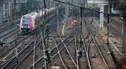 Trabajos de mantenimiento en las vías cerca de la Gare de l'Est de París, el 21 de febrero.