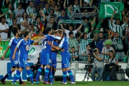 Los jugadores del Getafe festejan el tanto de Diego Castro.