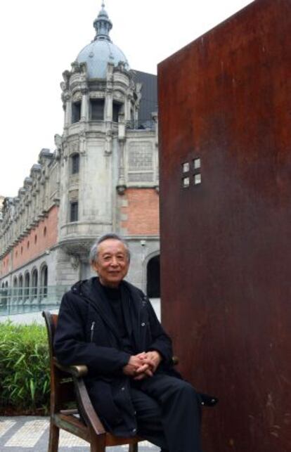 El Nobel de literatura chino Gao Xingjian, en la Alhóndiga, de Bilbao.