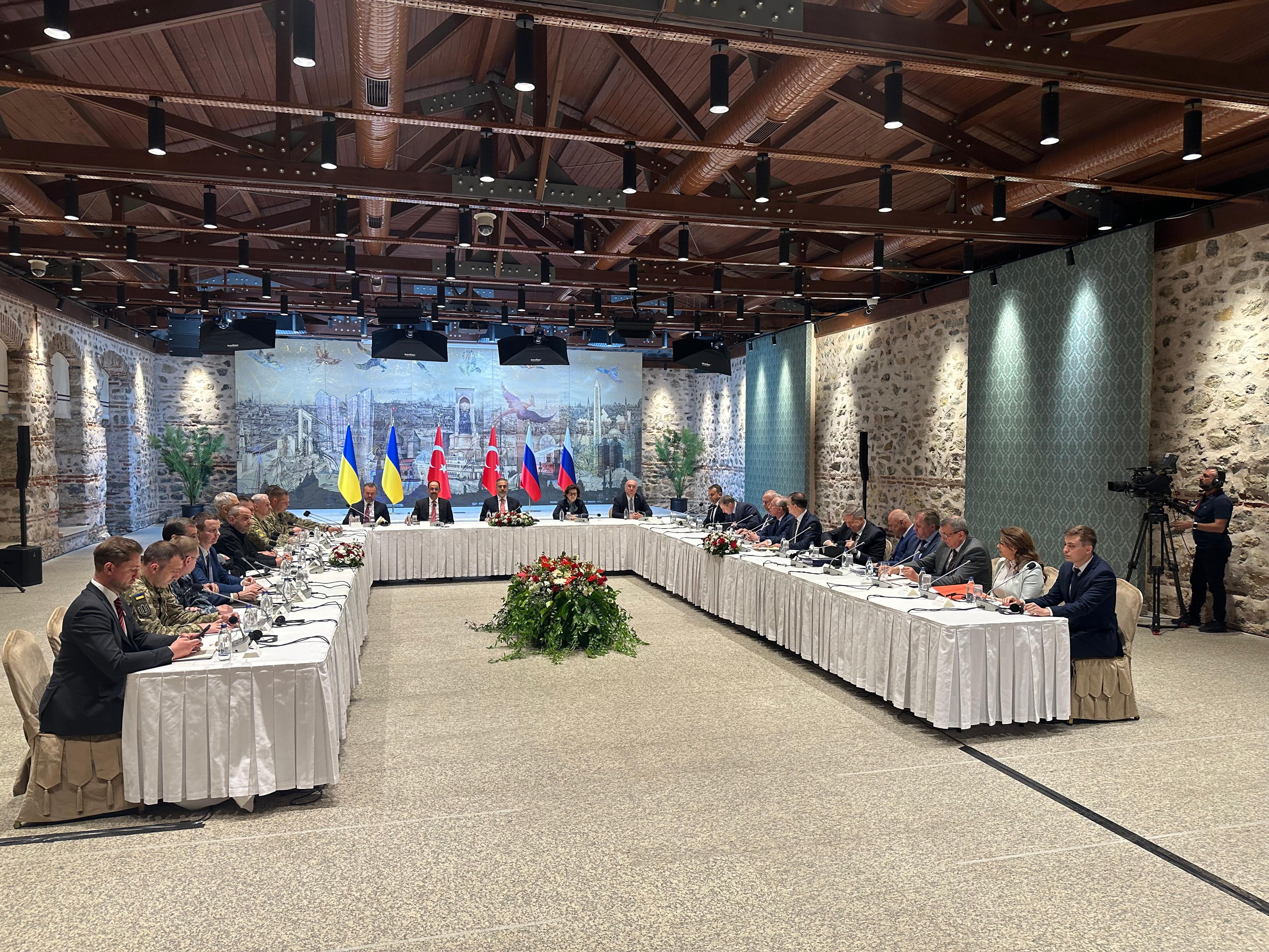 Comienza la reunión entre Rusia y Ucrania en Turquía