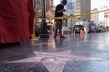 Acordonada la estrella de Trump en el Paseo de la Fama.