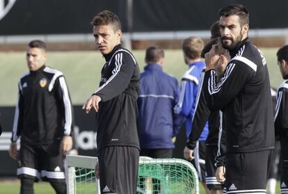 Rodrigo y Negredo, durante una sesión del Valencia.