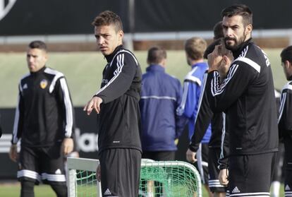 Rodrigo y Negredo, durante una sesi&oacute;n del Valencia.