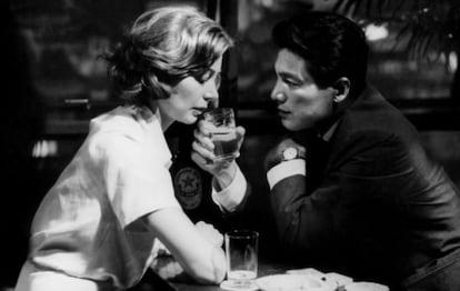 Un fotograma de 'Hiroshima mon amour' (1959), dirigida por Alain Resnais y escrita por Marguerite Duras.