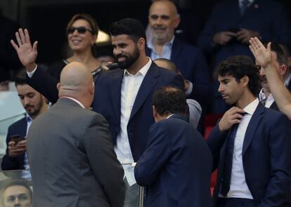 Diego Costa (c), delantero del Atlético de Madrid minutos previos al inicio del partido.