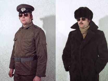 Um espião da Stasi prova diferentes disfarces, em uma imagem recuperada pelo fotógrafo Simon Menner.