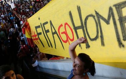 Um protesto recente em Bras&iacute;lia contra a Copa do Mundo.