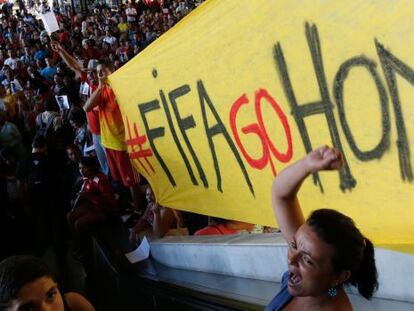 Um protesto recente em Bras&iacute;lia contra a Copa do Mundo.