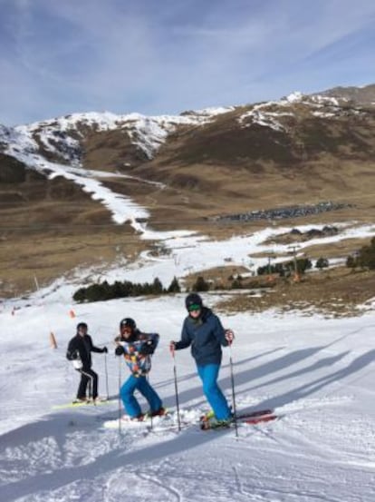 La pista de Blanhiblar, en Beret, vista este 3 de enero, desde la pista de La Reina.