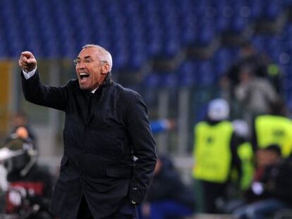Edoardo Reja, técnico del Lazio, en el duelo ante el Atlético en Roma.