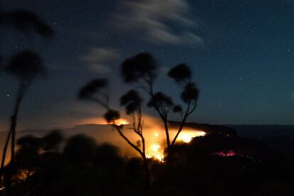 Un incendio forestal en las Montañas Azules de Nueva Gales del Sur (Australia).