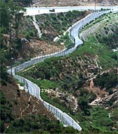 Imagen de la alambrada que separa la frontera de Ceuta con Marruecos.