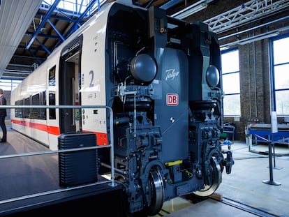 Los CEO de Deutsche Bahn, Michael Peterson, y de Talgo, Gonzalo Urquijo, presentan en Berlín el nuevo ICE L que cubrirá rutas de alta velocidad en Alemania a partir de 2024.
