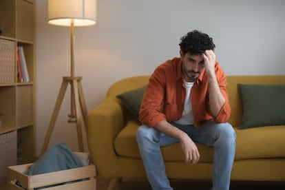 Centrarse más en lo negativo que en lo positivo también es algo cultural: así como está mal visto socialmente que una persona hable de lo feliz que es, no lo está el que se queje.