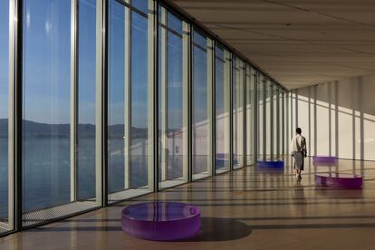 Imagen de obra en sala de Roni Horn en el Centro Botín, Santander. 