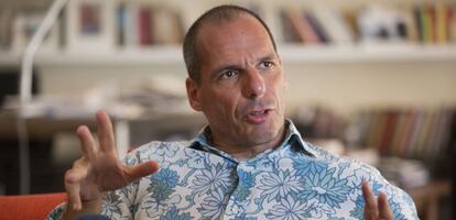 Entrevista a Yanis Varoufakis, exmnistro de Finanzas de Grecia y actualmente parlamentario de Syriza, en su casa de Atenas, Grecia