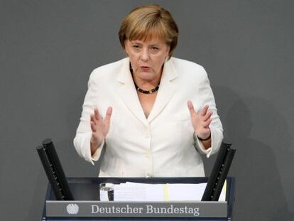 Angela Merkel se dirige al Bundestag antes de la votaci&oacute;n del Pacto Fiscal 