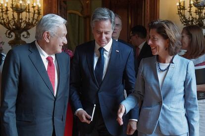 presidente de México, López Obrador, con el secretario de Estado de EE UU, Anthony Blinken, y la secretaria de Comercio, Gina Raimondo