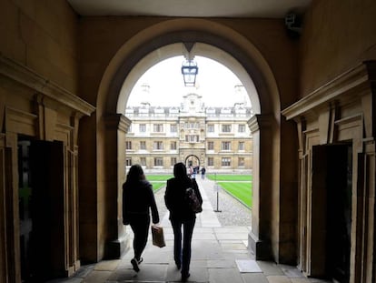 Una de las puertas de acceso a la Universidad de Cambridge. 