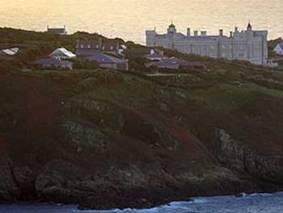 La mansión de los hermanos Barclay en la isla de Brecqhou, bajo dominio de la isla de Sark.