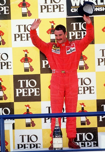El piloto inglés Nigel Mansell es otro de los que ostentan un campeonato del mundo... pero con otra escudería. Entró en la década de los 90 a lomos de un Ferrari, pero para alguien que ya había acariciado el título en dos ocasiones, firmar un cuarto y un quinto puesto con la marca italiana sabía a poco. Su perseverancia le llevó al título en 1992, cuando ya había pasado página y pilotaba un Williams-Renault.