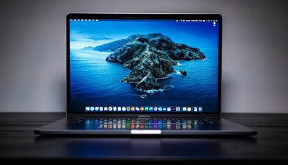 MacBook Pro sobre una mesa